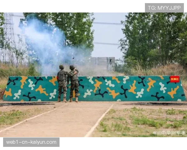 布伦特福德球员卡约德执行94次禁区界外球 手榴弹战术成球队标志 布伦特福德球员卡约德执行94次禁区界外球 手榴弹战术成球队标志